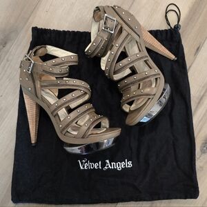 VELVET ANGELS Olympia Heels